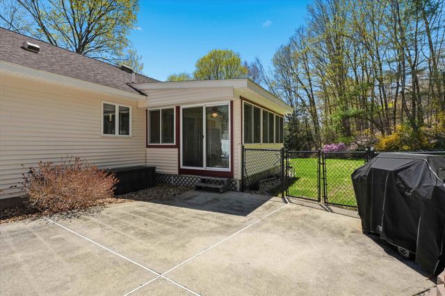 11 Oriole Road, Windham, NH 03087