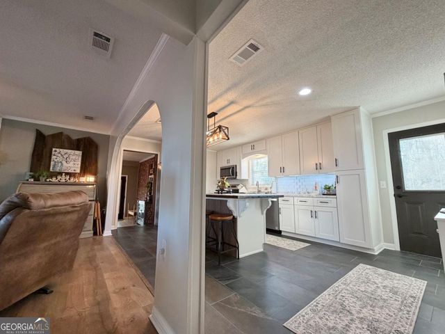 1242 Broxton Highway, Hazlehurst, GA 31539