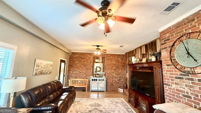 1242 Broxton Highway, Hazlehurst, GA 31539