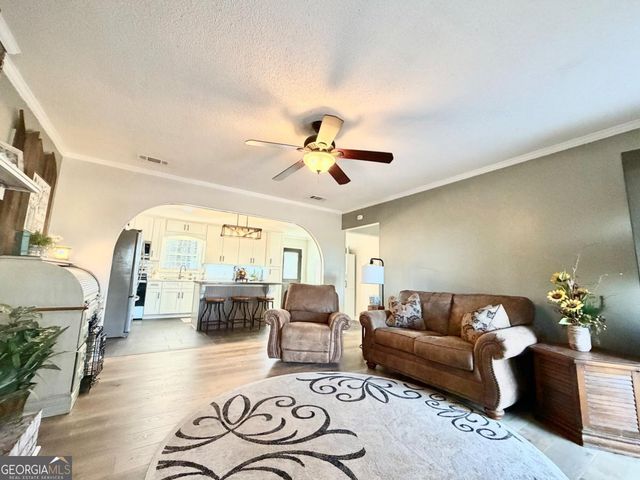 1242 Broxton Highway, Hazlehurst, GA 31539