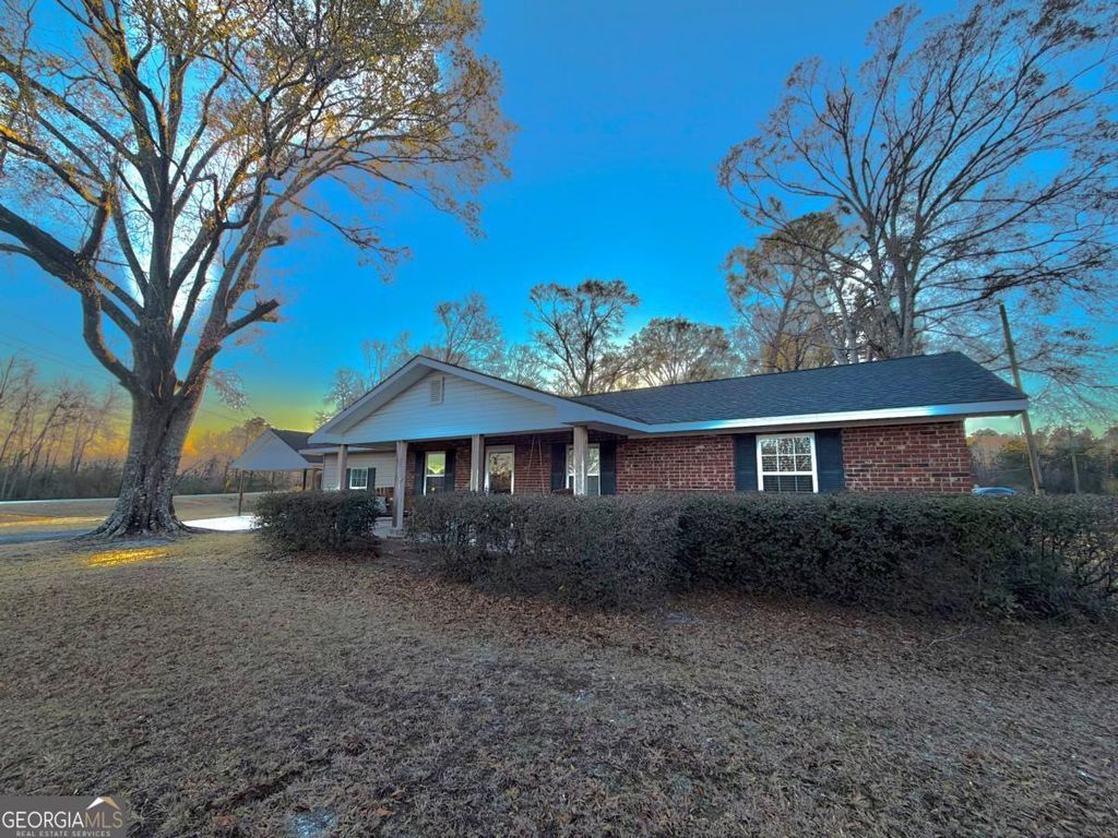 1242 Broxton Highway, Hazlehurst, GA 31539