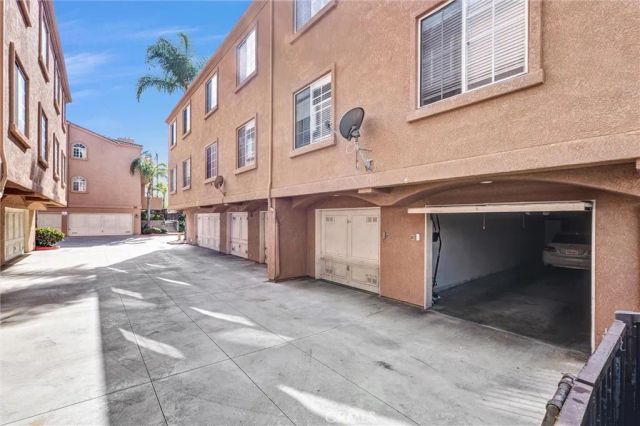 21836 S Vermont Avenue 6, Torrance, CA 90502