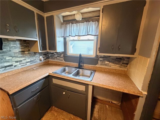 5328 Vine Street, Maple Heights, OH 44137