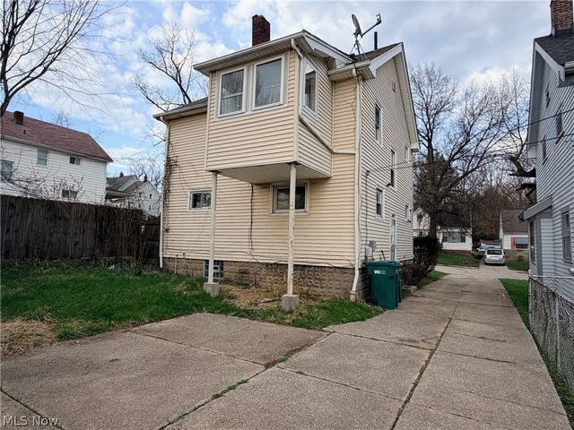 5328 Vine Street, Maple Heights, OH 44137