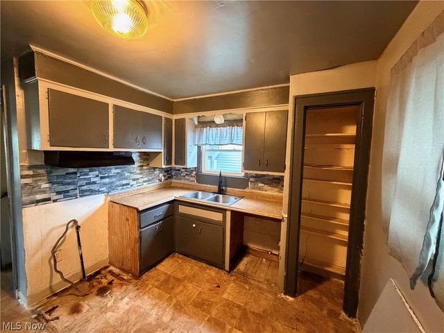 5328 Vine Street, Maple Heights, OH 44137