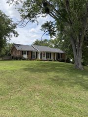 1776 Auburn Dr, Clarksville, TN 37043