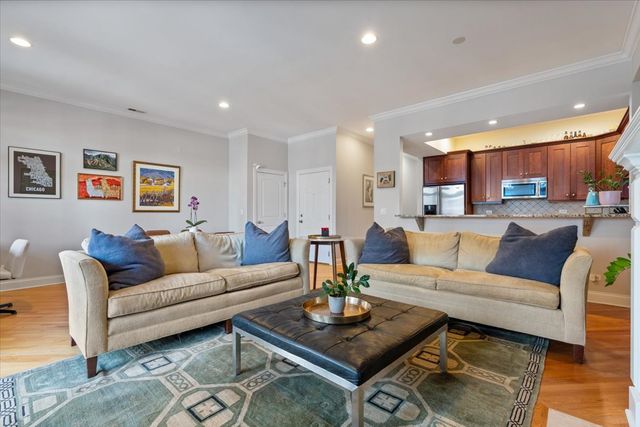 3058 N Lincoln Avenue 3, Chicago, IL 60657