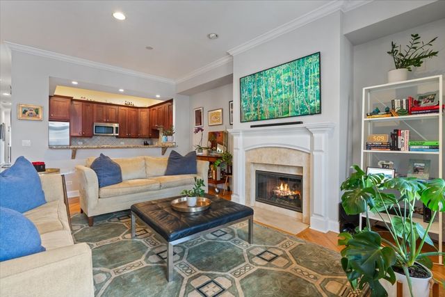 3058 N Lincoln Avenue 3, Chicago, IL 60657