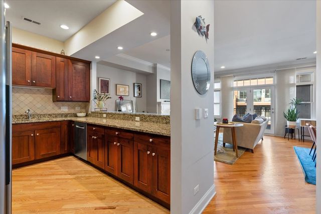 3058 N Lincoln Avenue 3, Chicago, IL 60657