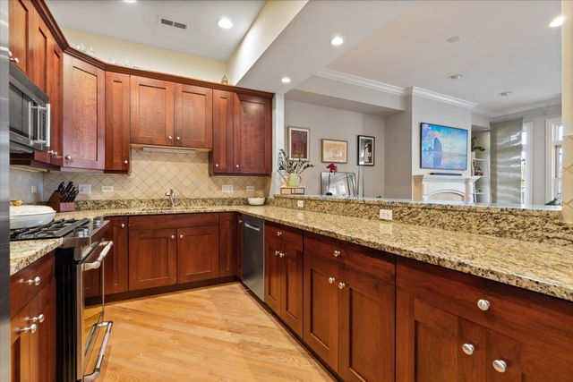 3058 N Lincoln Avenue 3, Chicago, IL 60657