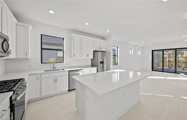 2151 Freemont WAY, Naples, FL 34120