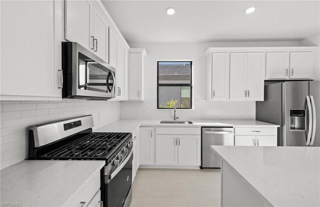 2151 Freemont WAY, Naples, FL 34120