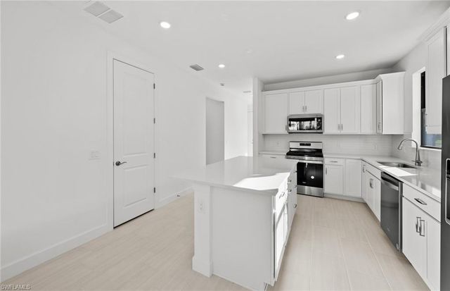 2151 Freemont WAY, Naples, FL 34120