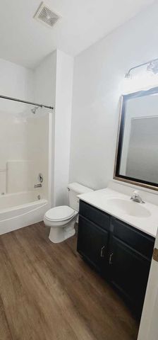 3333 Stratford Court 3F, Lake Bluff, IL 60044