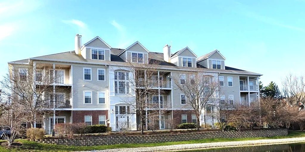 3333 Stratford Court 3F, Lake Bluff, IL 60044