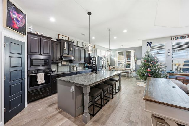 411 Kinnerton Court, Midlothian, TX 76065