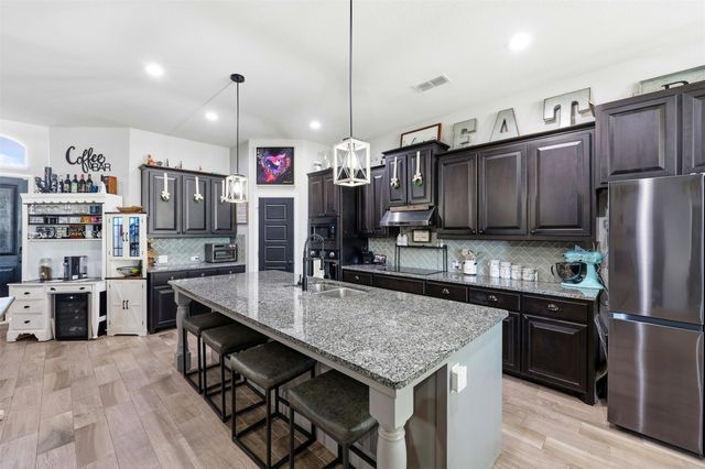 411 Kinnerton Court, Midlothian, TX 76065