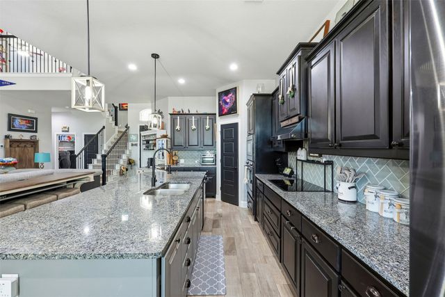 411 Kinnerton Court, Midlothian, TX 76065