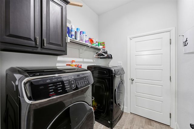 411 Kinnerton Court, Midlothian, TX 76065