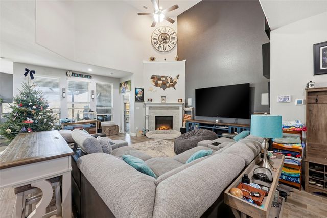 411 Kinnerton Court, Midlothian, TX 76065