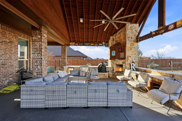 411 Kinnerton Court, Midlothian, TX 76065