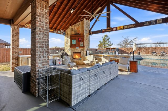 411 Kinnerton Court, Midlothian, TX 76065