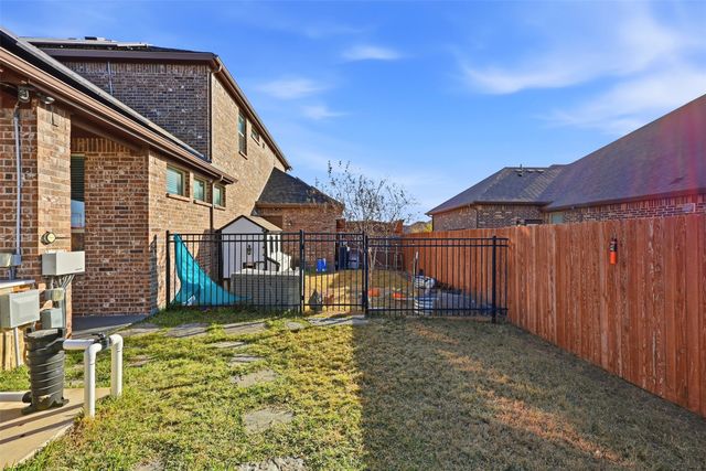 411 Kinnerton Court, Midlothian, TX 76065