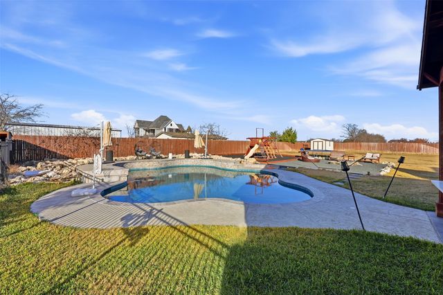 411 Kinnerton Court, Midlothian, TX 76065