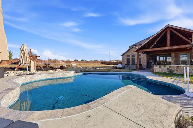 411 Kinnerton Court, Midlothian, TX 76065