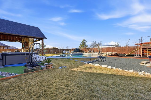 411 Kinnerton Court, Midlothian, TX 76065