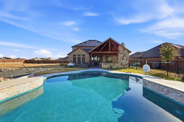 411 Kinnerton Court, Midlothian, TX 76065