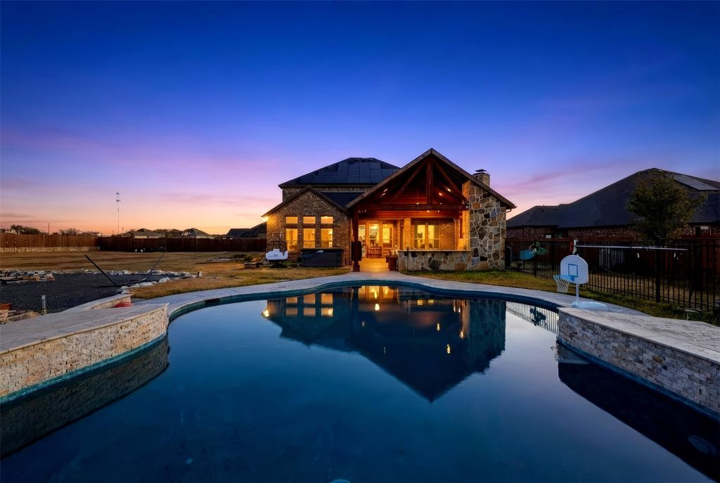 411 Kinnerton Court, Midlothian, TX 76065