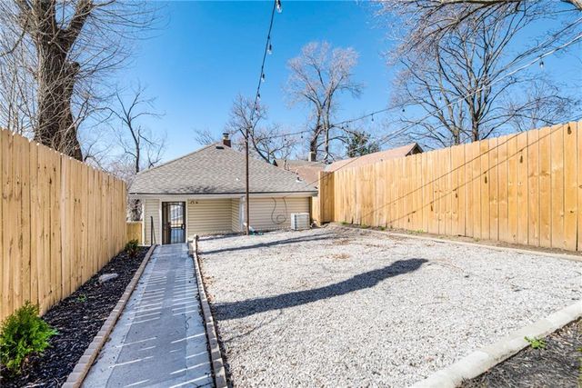 275 S 8th Street, Kansas City, KS 66101