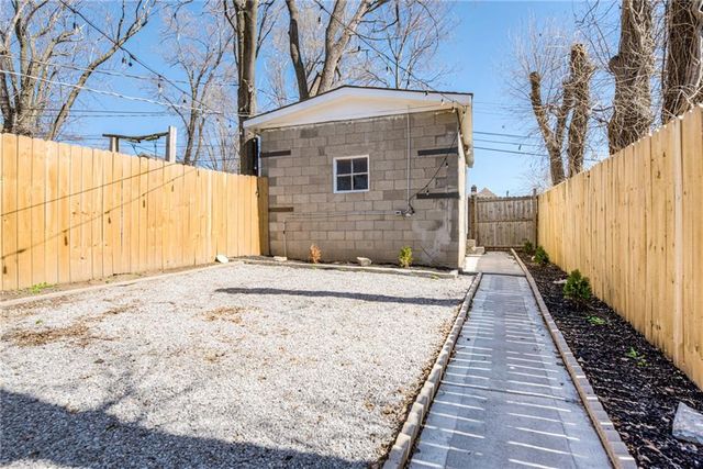 275 S 8th Street, Kansas City, KS 66101