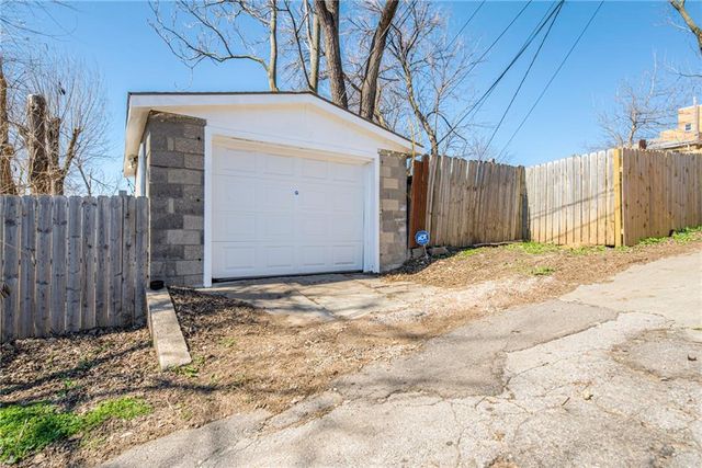 275 S 8th Street, Kansas City, KS 66101