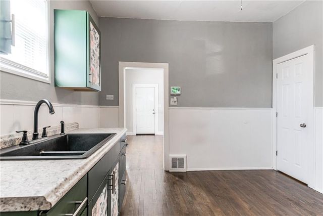 275 S 8th Street, Kansas City, KS 66101