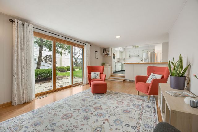 905 Kennebec Lane, Naperville, IL 60563