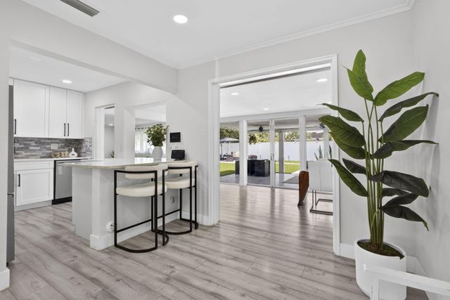 326 Alhambra Place, West Palm Beach, FL 33405