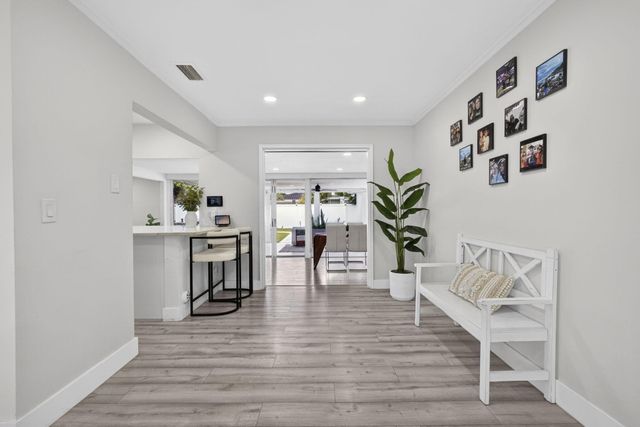 326 Alhambra Place, West Palm Beach, FL 33405