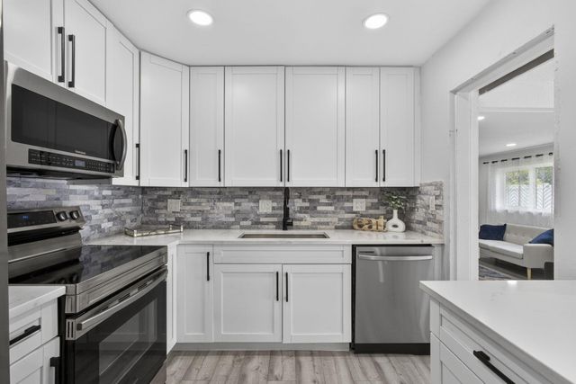 326 Alhambra Place, West Palm Beach, FL 33405