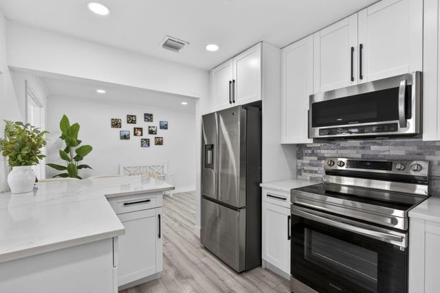 326 Alhambra Place, West Palm Beach, FL 33405