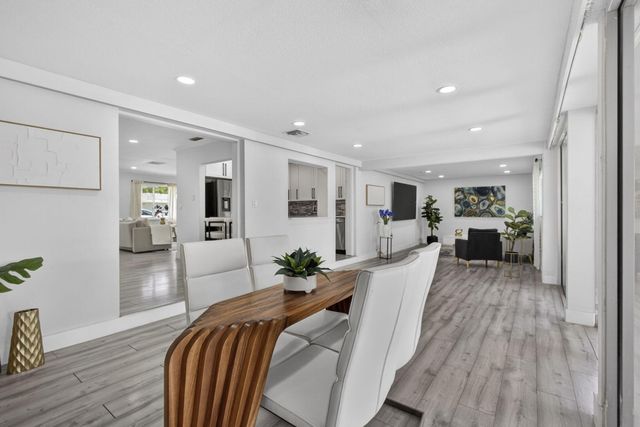 326 Alhambra Place, West Palm Beach, FL 33405