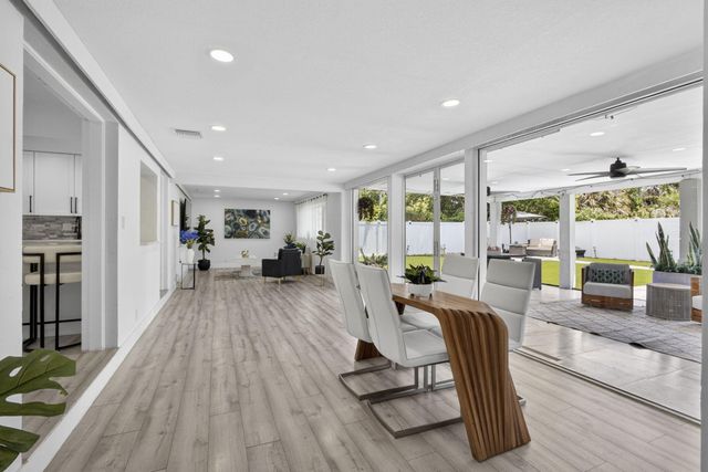 326 Alhambra Place, West Palm Beach, FL 33405