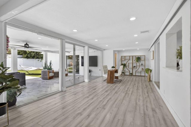 326 Alhambra Place, West Palm Beach, FL 33405