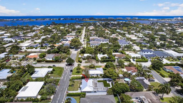 326 Alhambra Place, West Palm Beach, FL 33405
