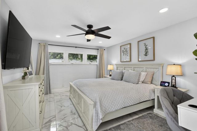 326 Alhambra Place, West Palm Beach, FL 33405
