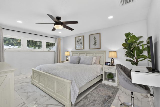 326 Alhambra Place, West Palm Beach, FL 33405