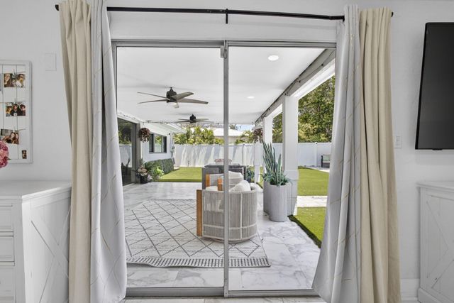 326 Alhambra Place, West Palm Beach, FL 33405