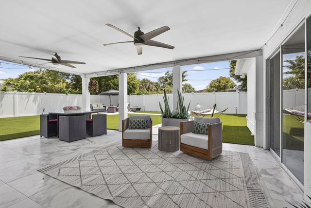 326 Alhambra Place, West Palm Beach, FL 33405
