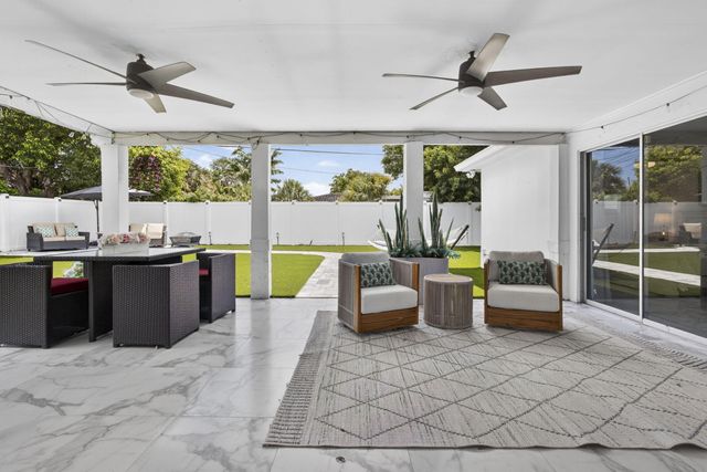 326 Alhambra Place, West Palm Beach, FL 33405